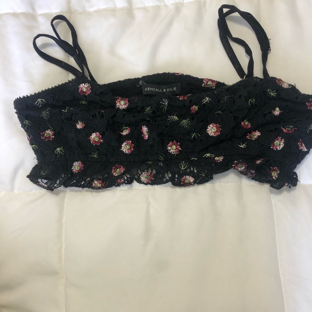 Kendall & Kylie crop top